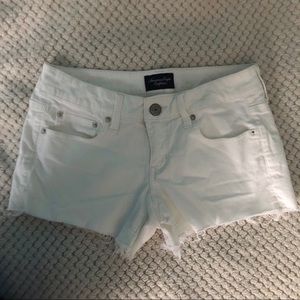 White ribbed American eagle jean shorts